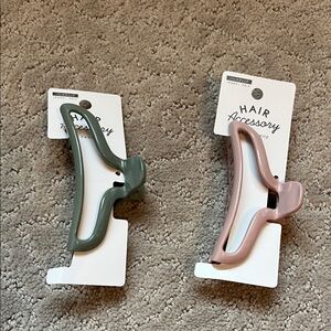 Stylish Hair Clips in Green and Pink